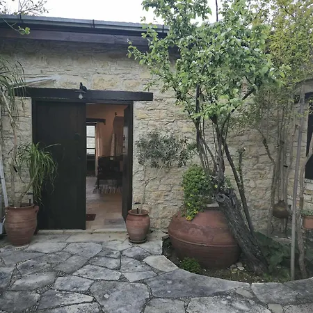 Οίκος Λόφου-Oikos Lofou *