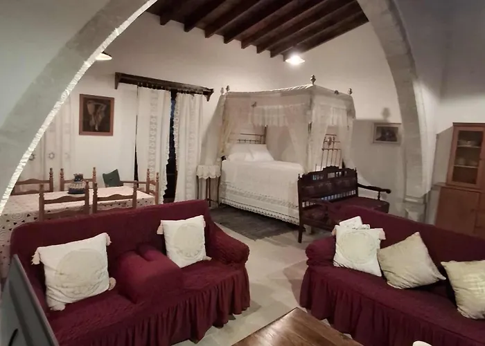 Οίκος Λόφου-Oikos Lofou *